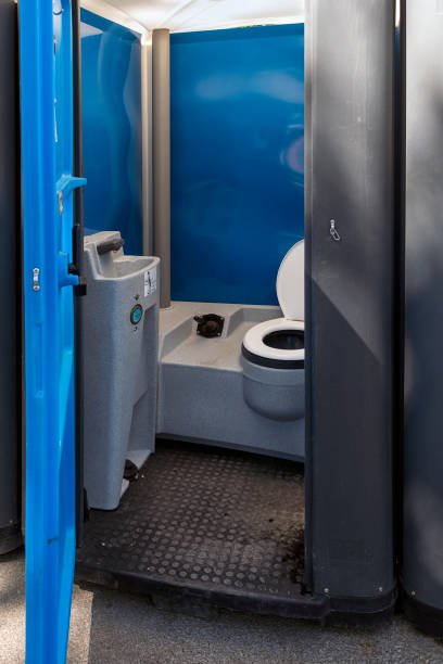 Portable Toilet Options We Offer in Lyndhurst, OH