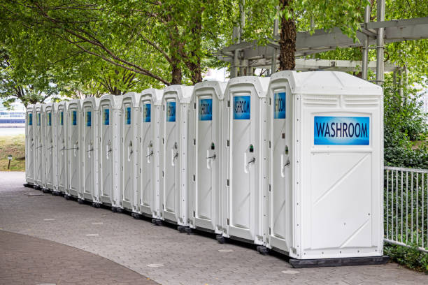 Portable Toilet Options We Offer in Lyndhurst, OH